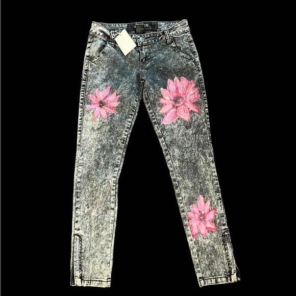 UPCYCLED ACID WASHED HAND PAINTED JEANS SIZE 7/8by WINKS AND KISSES ARTISTRY NWT - Picture 2 of 9
